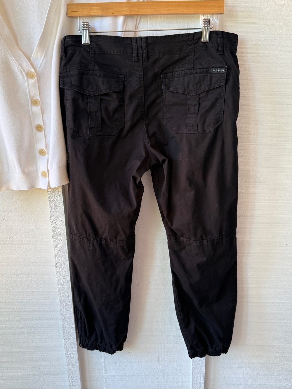 Simple Style | Maeve Sweater Vest XL | Black Chino-Like Jogger by Sanctuary 31 - Picture 6 of 13